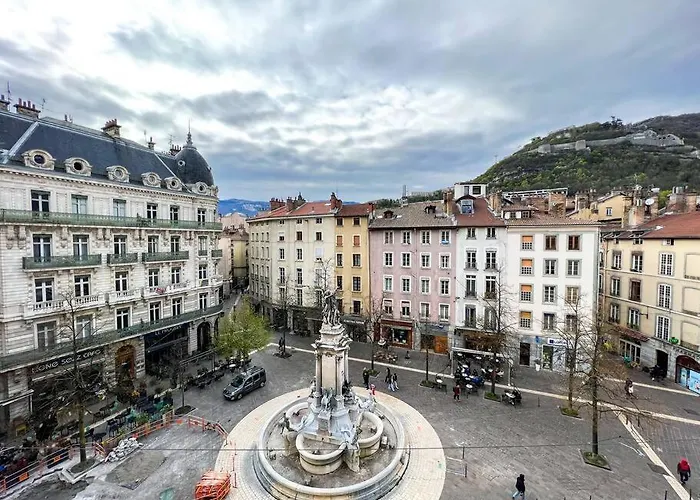 Hyper-centre De Grenoble, Ambiance Tropicale, Wifi Fibre