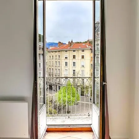 Hyper-centre De Grenoble, Ambiance Tropicale, Wifi Fibre *