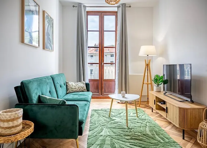 Hyper-centre De Grenoble, Ambiance Tropicale, Wifi Fibre Гренобль